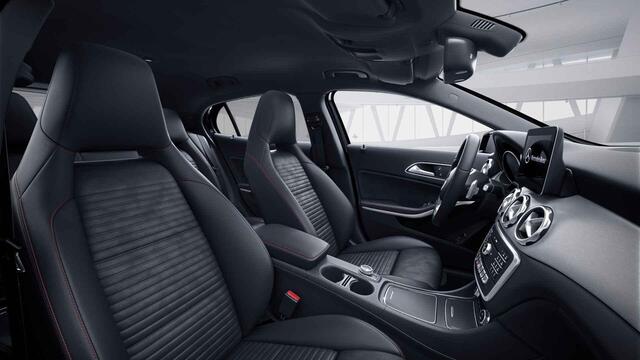 Mercedes-Benz GLA-KLASSE 180 Business Solution AMG | Night | Keyless | Achteruitrijcamera | 19" lichtmetalen velgen |