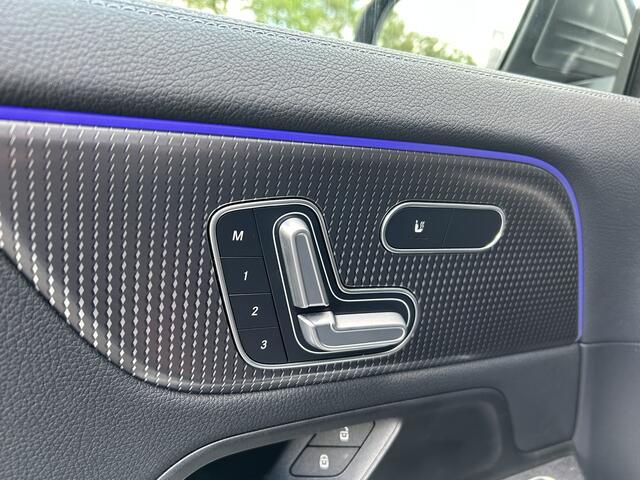 Mercedes-Benz GLA-KLASSE 200 Luxury // Panorama dak // Distronic // Memory Stoelen // MultiBeam LED // Rijassistentie pakket // Sfeerverlichting // Camera