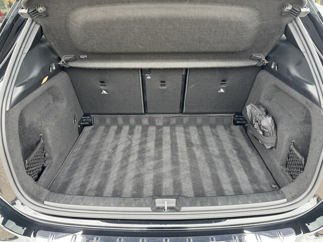 Mercedes-Benz GLA-KLASSE 250 4MATIC AMG Line Pano | Burmester | Sfeerverlichting |