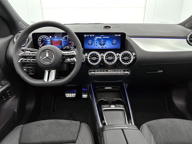 Mercedes-Benz GLA-KLASSE 250 e 140 Year Edition | Plus pakket | Nightpakket | Parkeerpakket met achteruitrijcamera | Trekhaak | Panoramaschuifdak | 20" tien-dubbelspaaks AMG velgen |