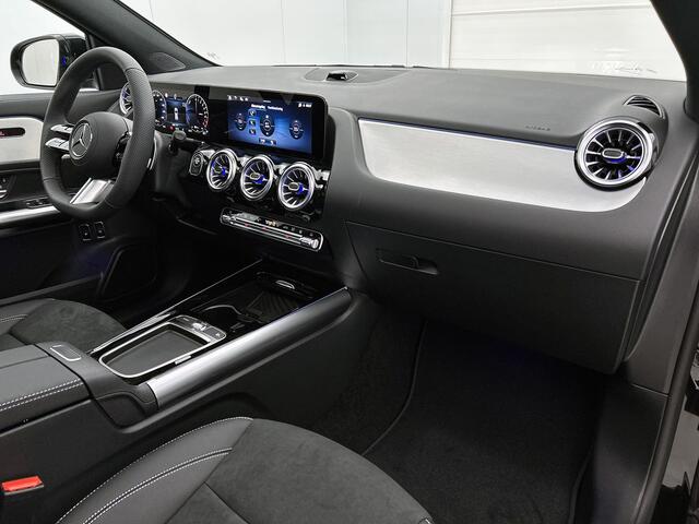 Mercedes-Benz GLA-KLASSE 250 e 140 Year Edition | Plus pakket | Nightpakket | Parkeerpakket met achteruitrijcamera | Trekhaak | Panoramaschuifdak | 20" tien-dubbelspaaks AMG velgen |