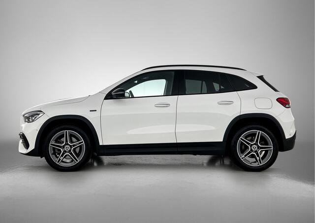 Mercedes-Benz GLA-KLASSE 250 e Business Solution AMG Limited lichtmetalen velgen | Wide screen | Navigatie MBUX | Parking support met camera Inclusief 24 maanden MB Certified garantie voor Europa.