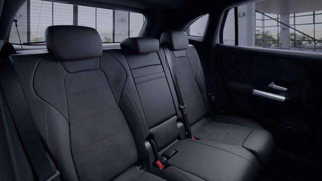 Mercedes-Benz GLA-KLASSE 180 Business Solution AMG | Night | Widescreen | Stoelverwarming | Extra getint glas |