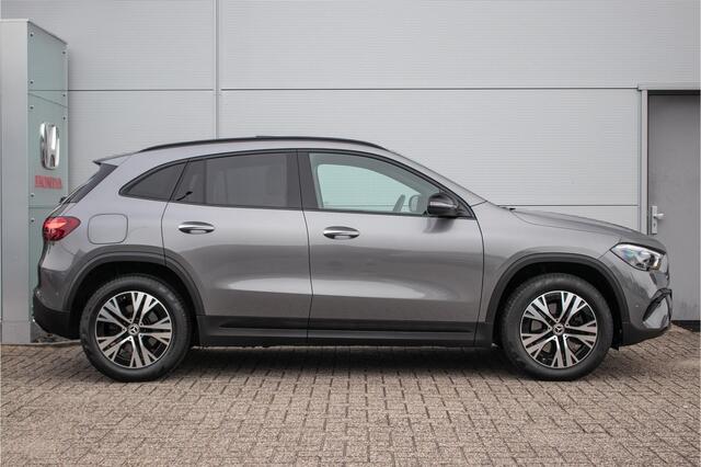 Mercedes-Benz GLA-KLASSE 250 e Luxury Line - Schuif/-kanteldak | Wegkl. Trekhaak | Beige leer | Memory