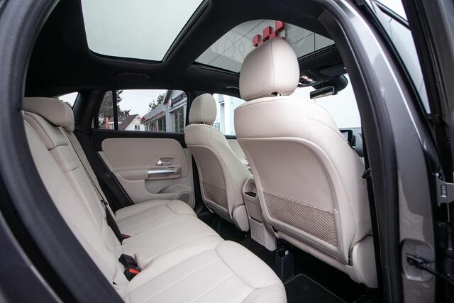 Mercedes-Benz GLA-KLASSE 250 e Luxury Line - Schuif/-kanteldak | Wegkl. Trekhaak | Beige leer | Memory