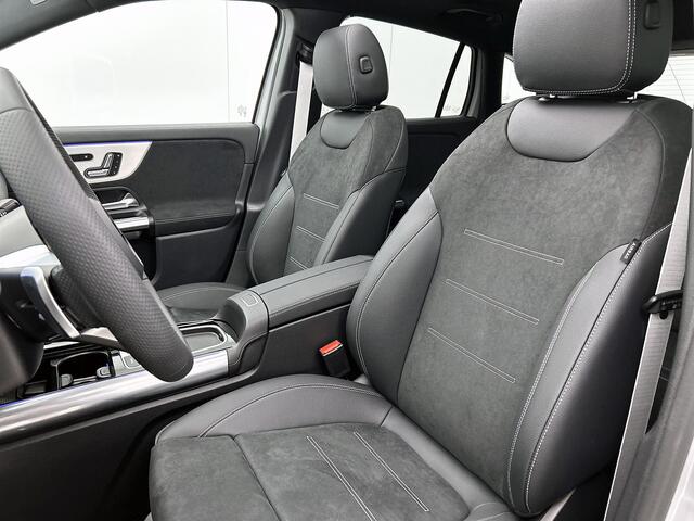 Mercedes-Benz GLA-KLASSE 250 e 140 Year Edition | Premium Plus pakket | Nightpakket | Parkeerpakket met 360°-camera |Trekhaak | Panoramaschuifdak | 20" tien-dubbelspaaks AMG velgen |