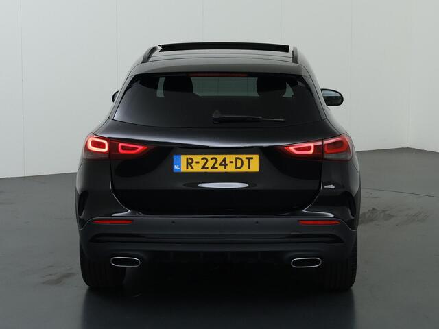 Mercedes-Benz GLA-KLASSE 250 e AMG Line | Night | Panoramadak | Leder | 19" lichtmetalen velgen | Achteruitrijcamera |