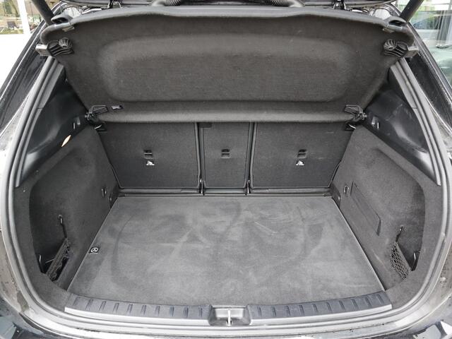 Mercedes-Benz GLA-KLASSE 250 e Business Solution AMG l Keyless l Panoramadak l Stoelverwarming