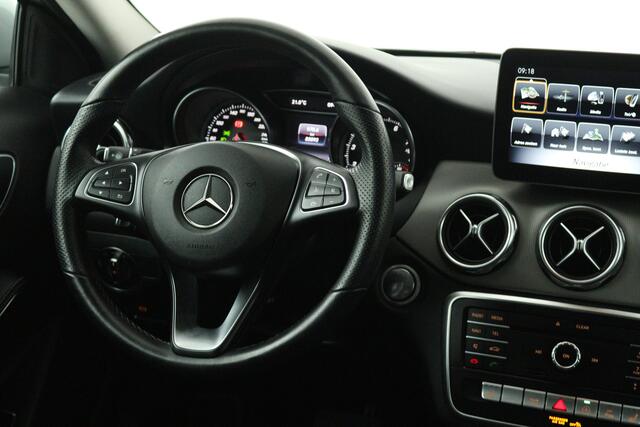 Mercedes-Benz GLA-KLASSE 180 Sport Edition (STOELVERWARMING, NAVIGATIE, LED, SPORTSTOELEN, GOED ONDERHOUDEN)