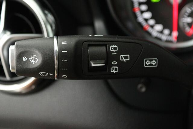 Mercedes-Benz GLA-KLASSE 180 Sport Edition (STOELVERWARMING, NAVIGATIE, LED, SPORTSTOELEN, GOED ONDERHOUDEN)
