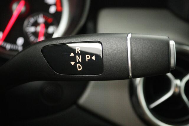 Mercedes-Benz GLA-KLASSE 180 Sport Edition (STOELVERWARMING, NAVIGATIE, LED, SPORTSTOELEN, GOED ONDERHOUDEN)