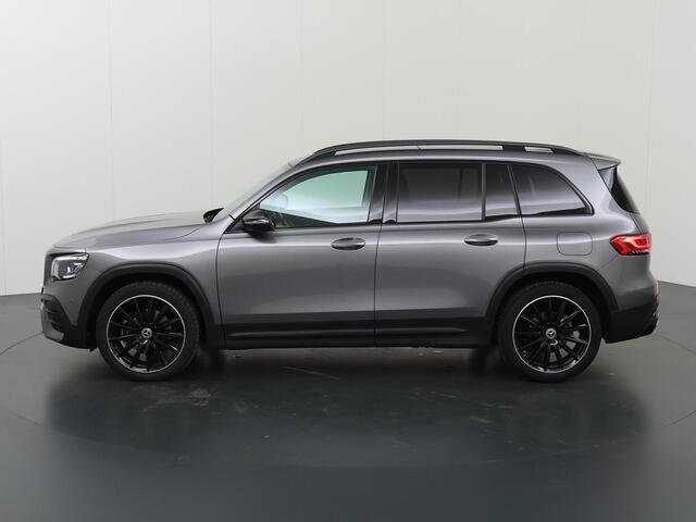 Mercedes-Benz GLB-Klasse 180 AMG Line | Night | Panoramadak | Adaptief demping onderstel | Sfeerverlichting | 360 graden camera
