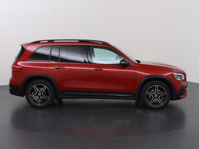 Mercedes-Benz GLB-Klasse 200 Business Solution AMG | Night | Rijassisentiepakket | Memory | Panoramadak | Stoelverwarming |