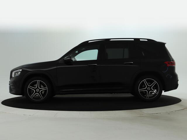 Mercedes-Benz GLB-Klasse 200 AMG Nightpakket 7 Persoons | Panoramadak | Distronic | Keyless-Go | Memory | Sfeerverlichting | Augmented Reality | Inclusief 24 maanden Mercedes-Benz Certified garantie voor Europa.
