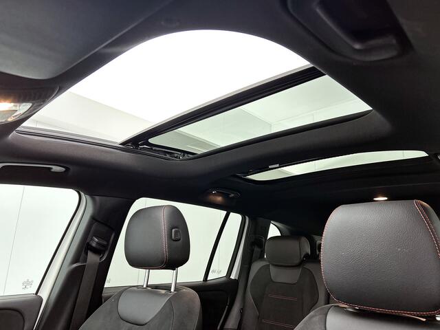 Mercedes-Benz GLB-Klasse 200 Premium 7p. AMG Styling | Panoramadak | Wegklapbare trekhaak | Nightpakket Inclusief 24 maanden MB Certified garantie voor Europa.