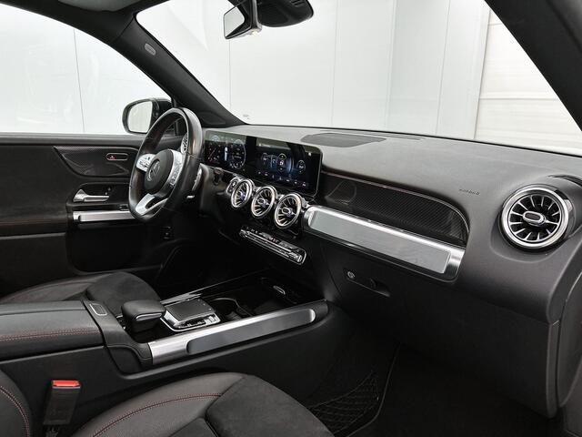 Mercedes-Benz GLB-Klasse 200 Premium 7p. AMG Styling | Panoramadak | Wegklapbare trekhaak | Nightpakket Inclusief 24 maanden MB Certified garantie voor Europa.