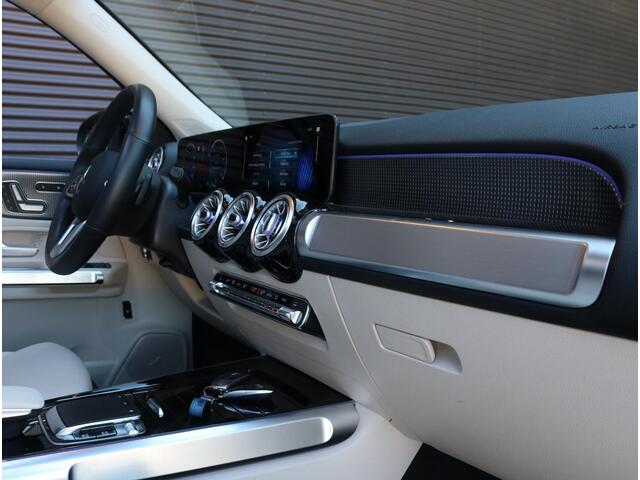 Mercedes-Benz GLB-Klasse 250 4MATIC | Panoramadak | Distronic | Trekhaak Mercedes-Benz GLB 250 4MATIC | Panoramadak | ACC | Trekhaak