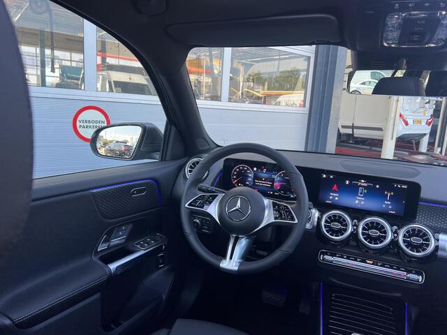 Mercedes-Benz GLB-Klasse 180 Star Edition Luxury | Panoramadak | 360° Camera | Dodehoekassistent | MULTIBEAM LED Koplampen | Stoelverwarming | Sfeerverlichting | Elektrische Achterklep | Elektrisch Inklapbare Buitenspiegels | Parkeersensoren