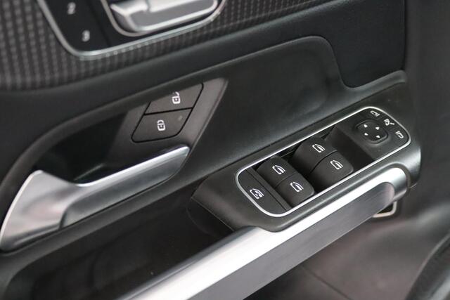 Mercedes-Benz GLB-Klasse 180 Luxury 7-Persoons Panoramadak, Leder, Sfeerverlichting, Trekhaak, Apple Carplay/Android Auto