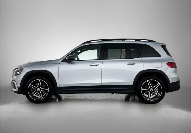 Mercedes-Benz GLB-Klasse 200 Business Solution AMG 7p. | Premium Plus pakket | Trekhaak | Nightpakket | Head-up display | Panoramaschuifdak | 360° camera | Derde zitrij | Multibeam LED | Memorypakket | Augmented Reality navigatie |