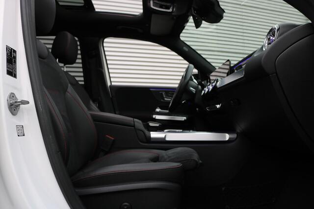 Mercedes-Benz GLB-Klasse 250 4MATIC AMG Pakket AMG NightPakket (Panoramadak Sportleder/Memory Carplay Burmester Distronic Keyless Sfeer 360Camera Full-Led 19InchAMG PrivacyGlass)