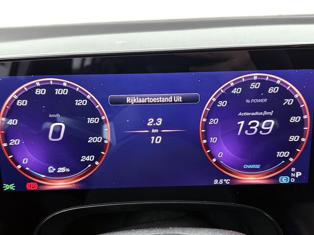 Mercedes-Benz GLB-Klasse 250+ Business Solution AMG 85.5 kWh | Premium pakket | Vast panoramadak | Sierelementen aluminium | Sfeerverlichting | Sportstoelen | THERMOTRONIC | URBAN GUARD |