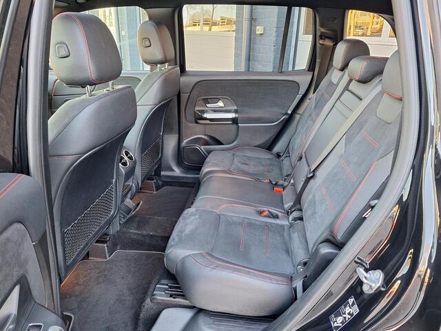 Mercedes-Benz GLB-Klasse 200 Business Solution AMG | Trekhaak afneembaar | Panoramadak | Night pakket | Achteruitrijcamera | Sfeerverlichting | Dodehoekassistentie | Elektrische achterklep