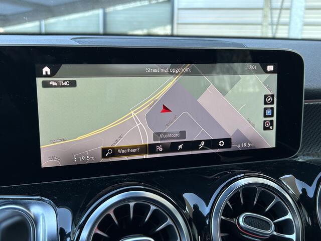 Mercedes-Benz GLB-Klasse 180 AMG // Nightpakket // Sfeerverlichting // 19" AMG Velgen // Camera // Elek. Achterklep