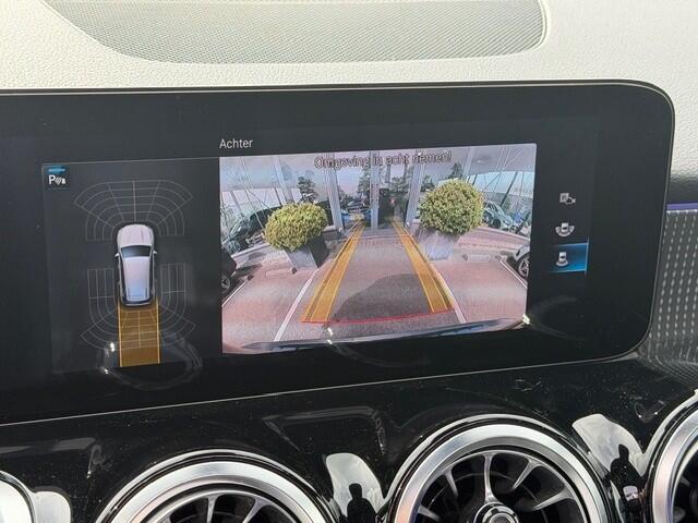 Mercedes-Benz GLB-Klasse 200 Premium I Panorama dak I Widescreen I Stoelverwarming I AMG Look Velgen l Panamericana grille l Lederen Artico Interieur I I Night pakket I Led I MBUX I Pakeer pakket l Airconditoning l Tempomaat l