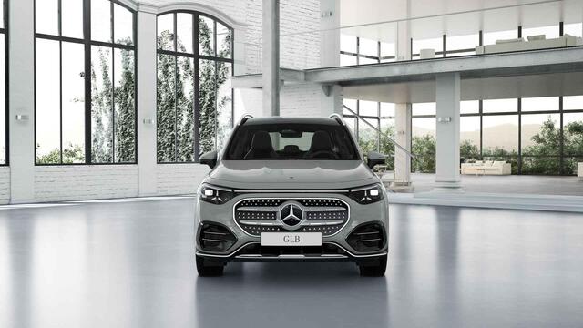 Mercedes-Benz GLB-Klasse 250+ Business Solution AMG 85.5 kWh | Panoramadak | Stoelverwarming | LED koplampen | AMG-Line | Sportstoelen |