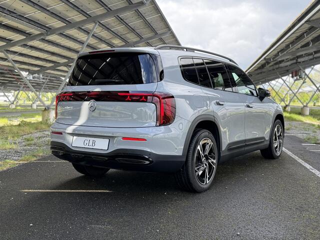 Mercedes-Benz GLB-Klasse 250+ Business Solution Luxury 7p. 85.5 kWh | Night | Trekhaak | Derde zitrij | Premium pakket | Parkeercamera | Sfeerverlichting |