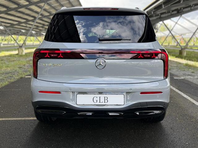 Mercedes-Benz GLB-Klasse 250+ Business Solution Luxury 7p. 85.5 kWh | Night | Trekhaak | Derde zitrij | Premium pakket | Parkeercamera | Sfeerverlichting |