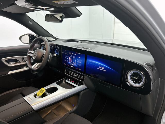 Mercedes-Benz GLB-Klasse 250+ Business Solution AMG 7p. 85.5 kWh | Premium Plus pakket | Winterpakket | Nightpakket | Parkeerpakket | Trekhaak | Vast panoramadak | GUARD 360° | 19" vijfspaaks lichtmetalen AMG-velgen | Burmester® 3D surround sound |