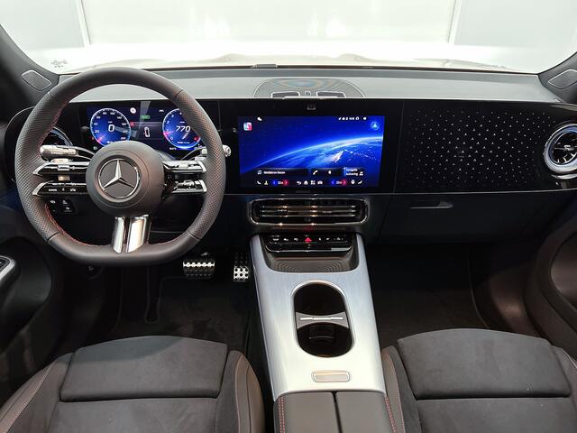 Mercedes-Benz GLB-Klasse 200 Business Solution AMG | Advanced plus pakket | Nightpakket | Memorypakket | THERMOTRONIC | Vast panoramadak | Sierdelen geborsteld aluminium | Sportstoelen | MULTIBEAM LED | Verstelbare demping | 20" multispaaks lichtmetalen AMG-velgen |
