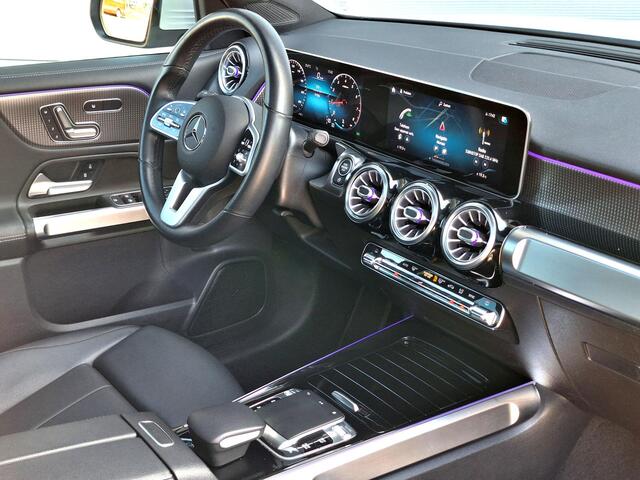 Mercedes-Benz GLB-Klasse 200 Business Solution Luxury | Panoramadak | Trekhaak Afneembaar | Achteruitrijcamera | Memory Pakket | Sfeerverlichting | Widescreen | Stoelverwarming | Multibeam LED | Privacy Glas Achter | Keyless-GO | Elektrisch Bedienbare Achterklep