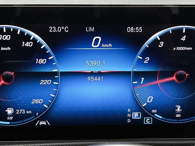 Mercedes-Benz GLB-Klasse 180 Luxury Line 7p. 7 Persoons | Distronic | Ledkoplampen | Parkeerpakket met achteruitrijcamera | Sfeerverlichting. Inclusief 24 maanden Mercedes-Benz Certified garantie voor Europa.