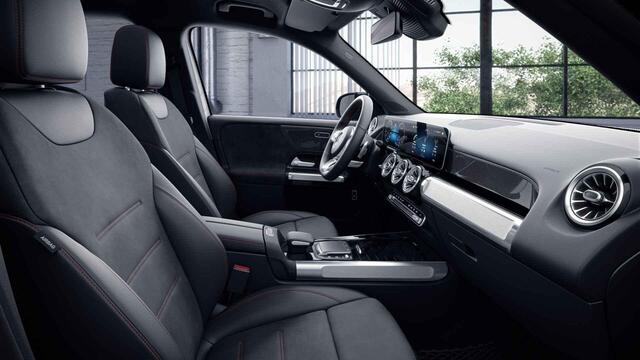 Mercedes-Benz GLB-Klasse 200 Business Solution AMG | Night | Widescreen | Extra getint glas | Stoelverwarming | Achteruitrijcamera |