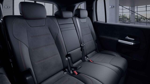 Mercedes-Benz GLB-Klasse 200 Business Solution AMG | Night | Widescreen | Extra getint glas | Stoelverwarming | Achteruitrijcamera |
