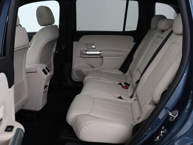 Mercedes-Benz GLB-Klasse 200 Luxury Line | Panoramadak | Leder | Adaptive cruise | Camera | Park assist | Carplay | Sfeerverlichting | Full LED | Stoelverwarming | Navigatie |