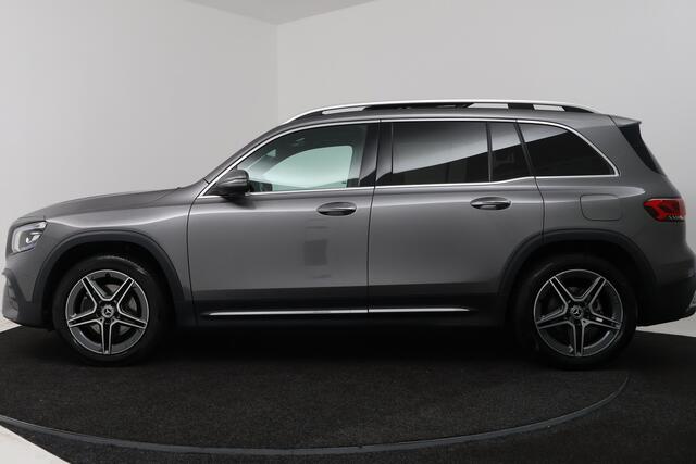 Mercedes-Benz GLB-Klasse 200 Business Solution AMG (PANORAMADAK, SFEERVERLICHTING, TREKHAAK WEGKLAPBAAR, STOELVERWARMING, ELEKTR STOELEN)