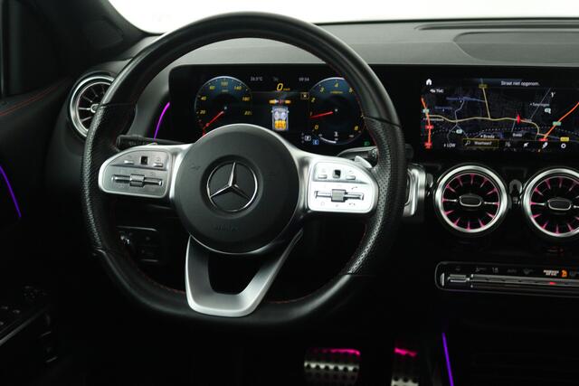 Mercedes-Benz GLB-Klasse 200 Business Solution AMG (PANORAMADAK, SFEERVERLICHTING, TREKHAAK WEGKLAPBAAR, STOELVERWARMING, ELEKTR STOELEN)