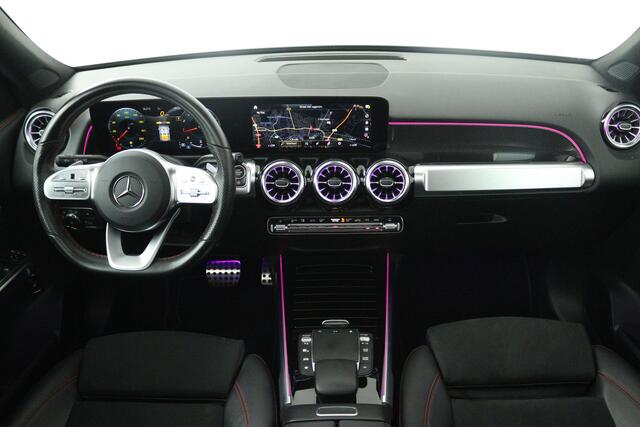 Mercedes-Benz GLB-Klasse 200 Business Solution AMG (PANORAMADAK, SFEERVERLICHTING, TREKHAAK WEGKLAPBAAR, STOELVERWARMING, ELEKTR STOELEN)
