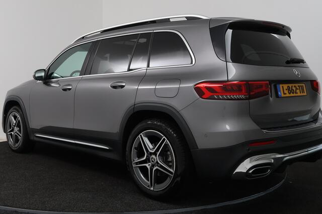 Mercedes-Benz GLB-Klasse 200 Business Solution AMG (PANORAMADAK, SFEERVERLICHTING, TREKHAAK WEGKLAPBAAR, STOELVERWARMING, ELEKTR STOELEN)
