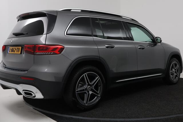 Mercedes-Benz GLB-Klasse 200 Business Solution AMG (PANORAMADAK, SFEERVERLICHTING, TREKHAAK WEGKLAPBAAR, STOELVERWARMING, ELEKTR STOELEN)