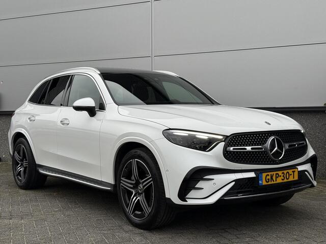 Mercedes-Benz GLC-KLASSE 400e 4Matic AMG Pano | Luchtvering | Trekhaak | Burmester | Digital Light | HeadUpDisplay | Keyless | Leder | Massagestoelen | Sfeerverlichting | Privacyglas | Zeer Compleet!
