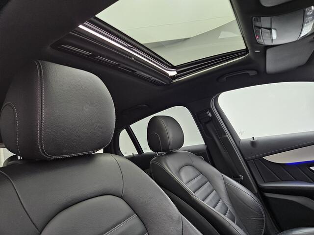 Mercedes-Benz GLC-KLASSE Coupé 300e 4MATIC AMG Plug In Hybrid PHEV | Schuifdak | Apple Carplay | Head Up | 20"L.M | Lederen Sportstoelen Verwarmd | Sfeerverlichting | Camera |