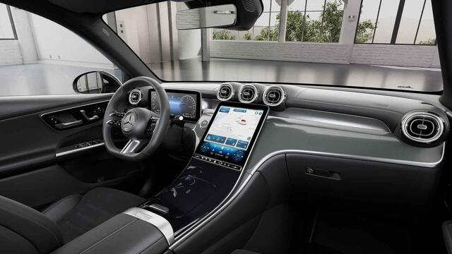 Mercedes-Benz GLC-KLASSE 300e 4MATIC AMG Line | Rij assistentie pakket | Panoramadak | 20 Inch | Trekhaak | Verwarmd stuur |