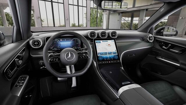 Mercedes-Benz GLC-KLASSE 300e 4MATIC AMG Line | Rij assistentie pakket | Panoramadak | 20 Inch | Trekhaak | Verwarmd stuur |