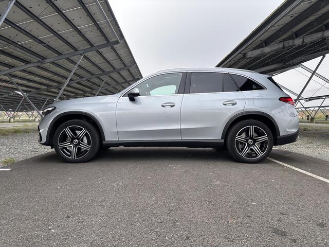 Mercedes-Benz GLC-KLASSE 300e 4MATIC AMG Line | Panoramadak | Head-up display| Lederen bekleding | Memory stoelen | Sfeerverlichting | Digital light |