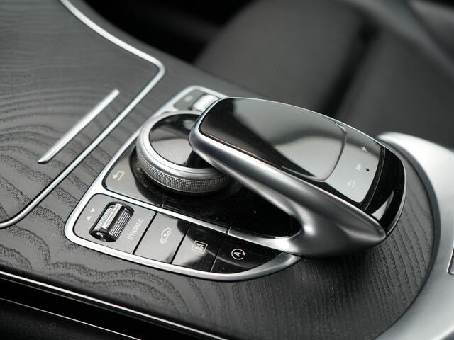 Mercedes-Benz GLC-KLASSE 250 4MATIC Prestige AMG | Luchtvering | Adaptive Cruise | Navigatie |360 Camera | Half Lederen Sportstoelen Verwarmd | 19'' Licht Metaal |
